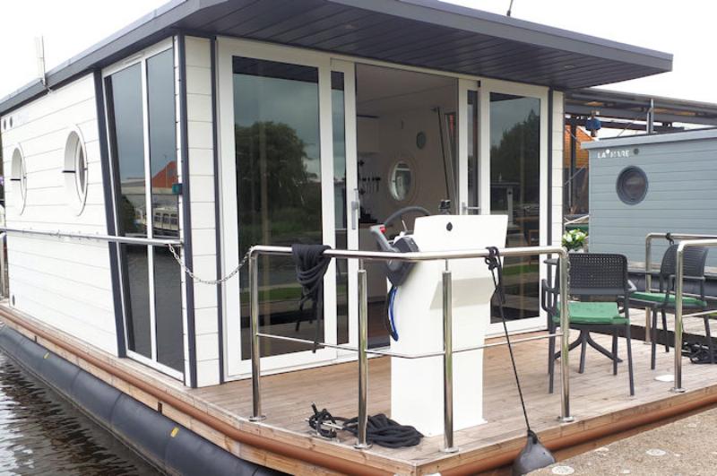 3_Holiday_Boatin_Vakantiehuisje-op-het-water